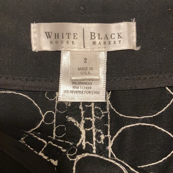 Cute black and white design skirt! - Picture 2 of 2